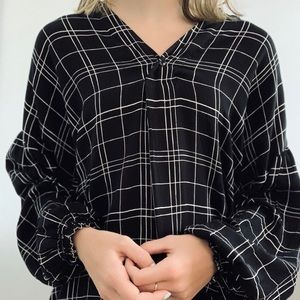 black and white flowy long sleeve shirt